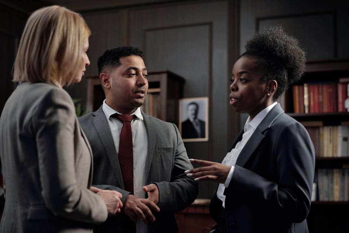 Arbitration Clauses in Contracts: What Businesses Need to Know