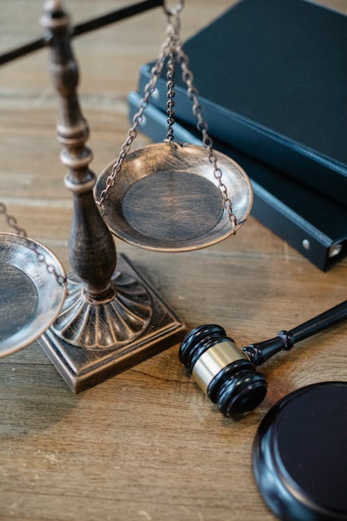 What a Contract Dispute Lawyer Does (And When You Need One)